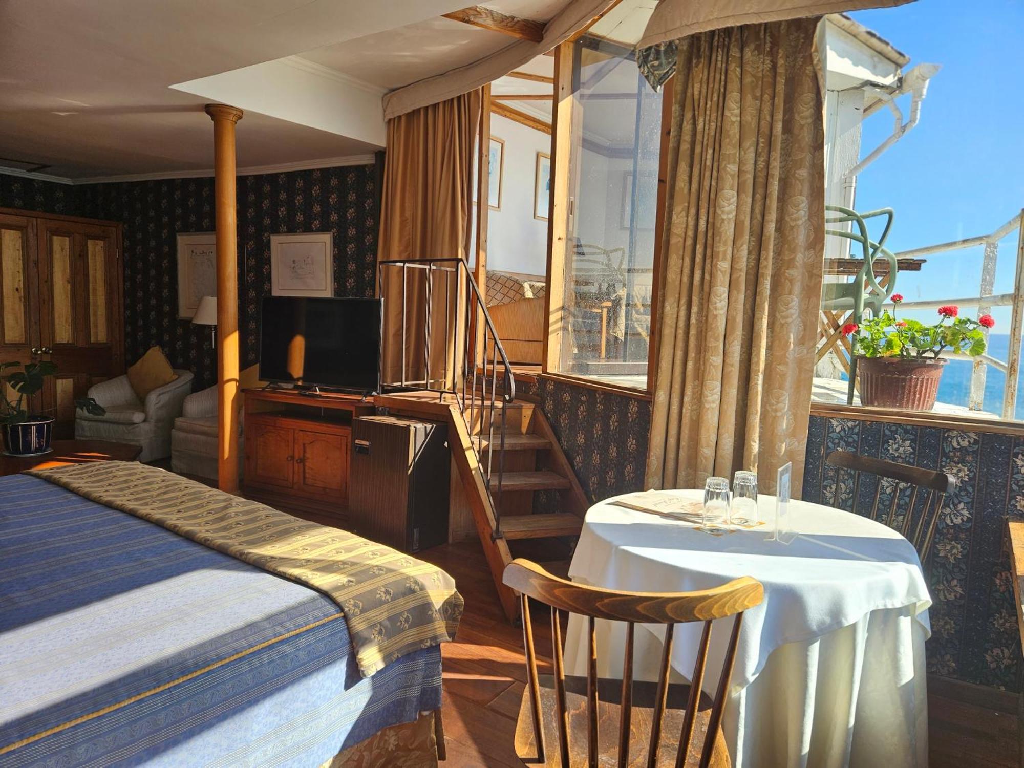 Hotel Restaurant Capducal วิญาเดลมาร์ ภายนอก รูปภาพ